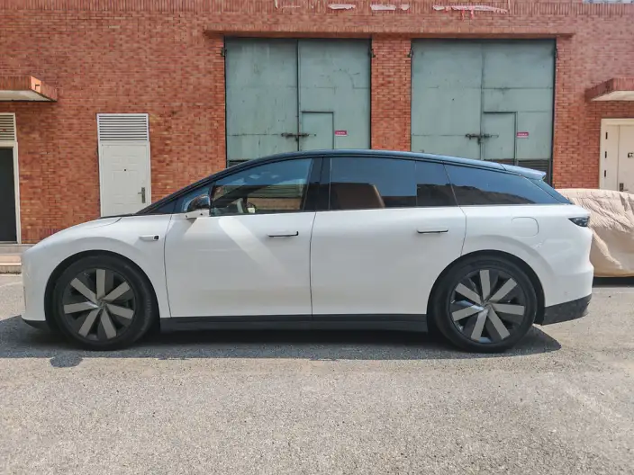 Li Auto i6 2025 Model 4WD Standard Edition – фото 2