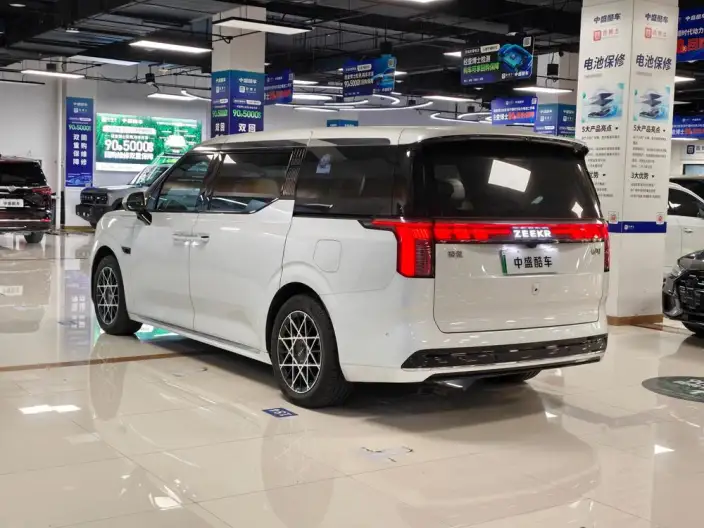 ZEEKR 009 2024 Model VI seat Executive Edition 4WD 140kWh