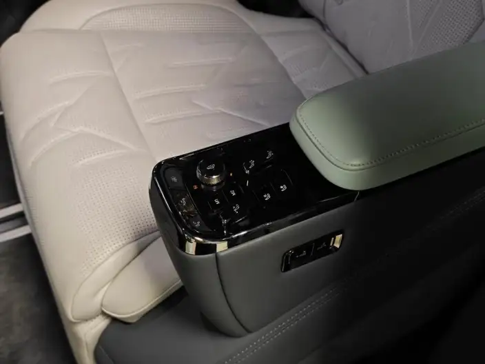 ZEEKR 009 2024 Model VI seat Executive Edition 4WD 140kWh – фото 7