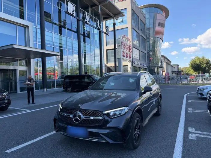 Mercedes-Benz GLC 2025 Model GLC 260 L 4MATIC Luxury Model 5 seat – фото 1