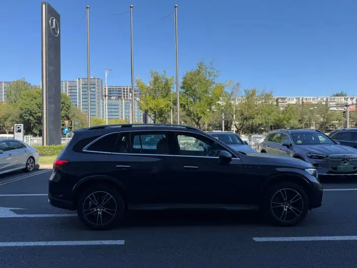 Mercedes-Benz GLC 2025 Model GLC 260 L 4MATIC Luxury Model 5 seat – фото 7