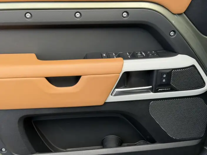 Land Rover Defender 2024 Model 110 3.0T P400 X-Dynamic HSE – фото 6