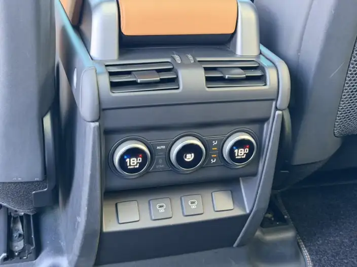 Land Rover Defender 2024 Model 110 3.0T P400 X-Dynamic HSE – фото 7