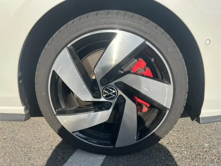 Volkswagen Golf GTI 2023 Model 380TSI DSG GTI – фото 10