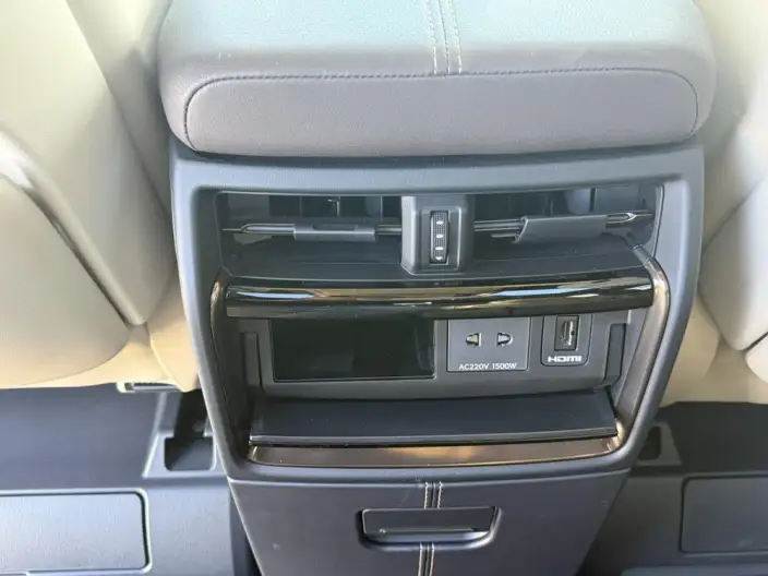 Elfa 2025 Model 2.5L Intelligent Hybrid 4WD Zhen Xiang Gold Edition – фото 10