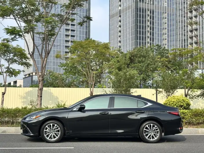 Lexus ES 2022 Model 200 Superior Edition