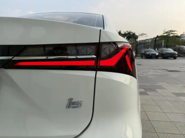 Roewe i5 2026 Model 1.5L CVT Deluxe Edition – фото 9
