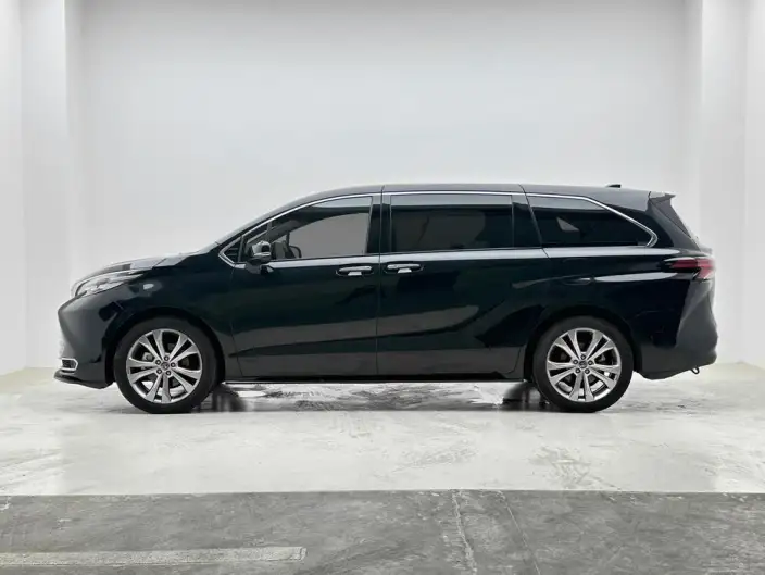 Toyota Sienna 2024 Model Hybrid 2.5L Premium Edition