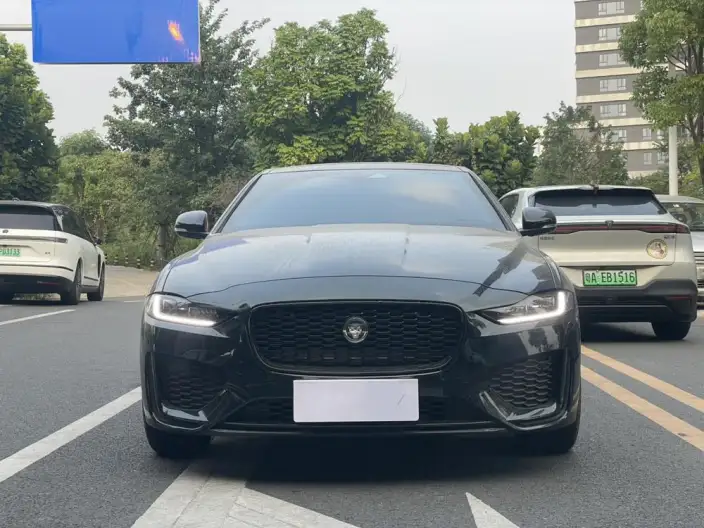 Jaguar XE L 2025 Model 2.0T 250PS R-DYNAMIC 90th Anniversary Collector Edition Edition
