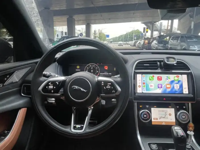 Jaguar XE L 2025 Model 2.0T 250PS R-DYNAMIC 90th Anniversary Collector Edition Edition – фото 10