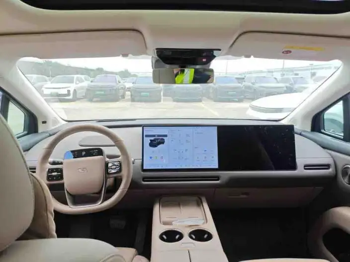 Li Auto i8 2025 Model Standard Edition – фото 8