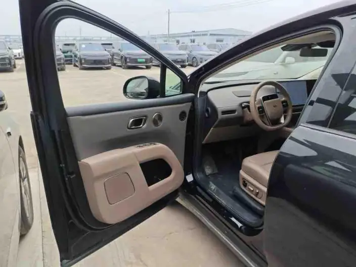 Li Auto i8 2025 Model Standard Edition – фото 10