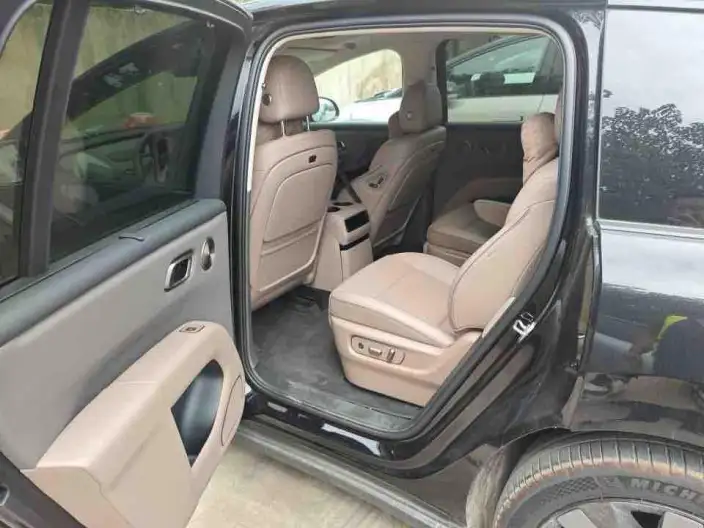 Li Auto i8 2025 Model Standard Edition – фото 10