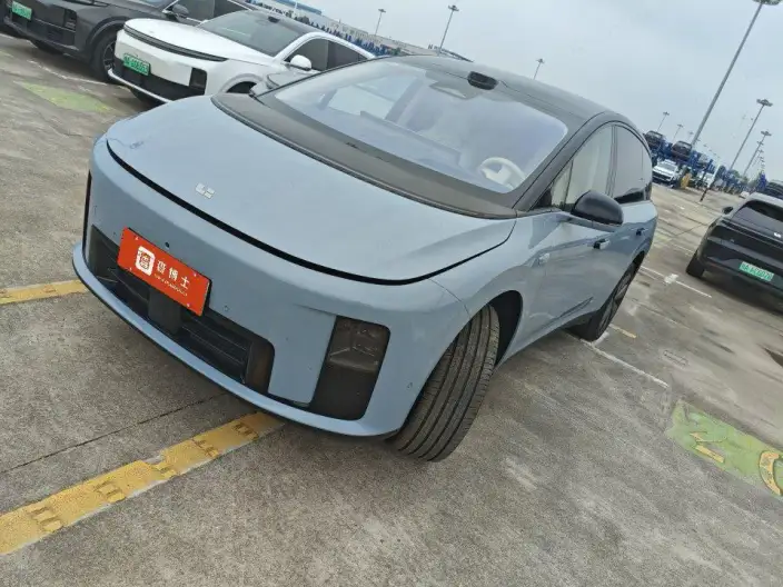 Li Auto i8 2025 Model Standard Edition