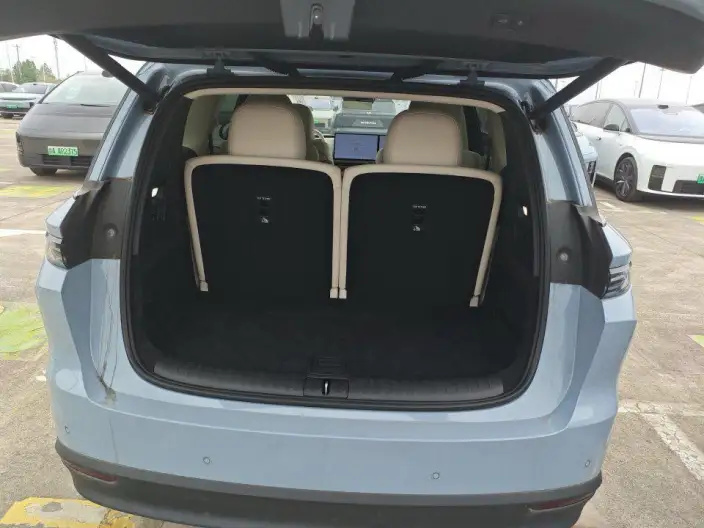Li Auto i8 2025 Model Standard Edition – фото 10