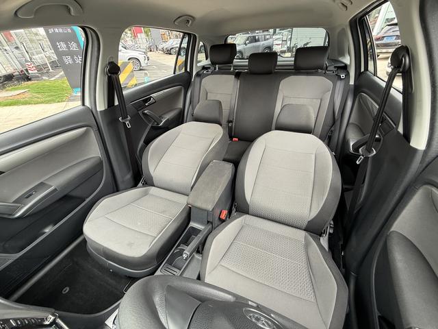 Volkswagen Lavida Plus 2015 модификация 1.6L автоматическое Com f ort Edition – фото 7