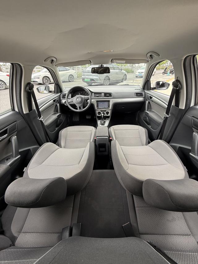 Volkswagen Lavida Plus 2015 модификация 1.6L автоматическое Com f ort Edition – фото 9