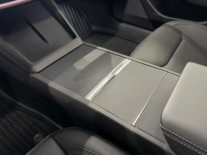 Model 3 2025 Model Facelift Rear-wheel drive version – фото 10