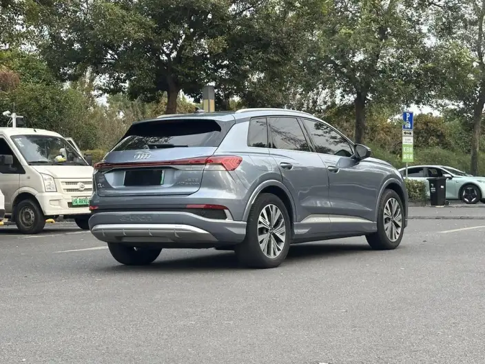 Audi Q4 e-tron 2023 Model 40 e-tron Genesis Night Edition – фото 6