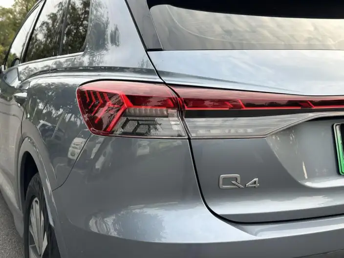 Audi Q4 e-tron 2023 Model 40 e-tron Genesis Night Edition – фото 8