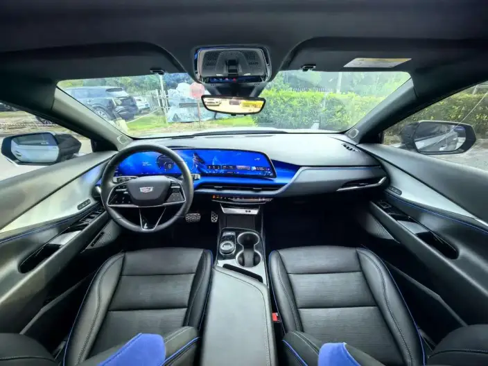 Cadillac GT4 2023 Model 25T Noble Model – фото 10