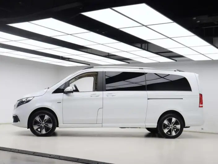 Mercedes-Benz V-Class 2022 Model V 260 L Long wheelbase Premium Edition