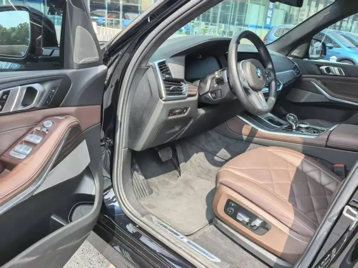 BMW X5 2022 Model xDrive 40Li Exclusive Model M Sports Set – фото 9