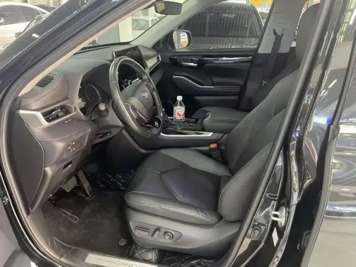 Toyota Highlander 2023 Model Hybrid 2.5L 4WD Premium Edition 7 seat – фото 8