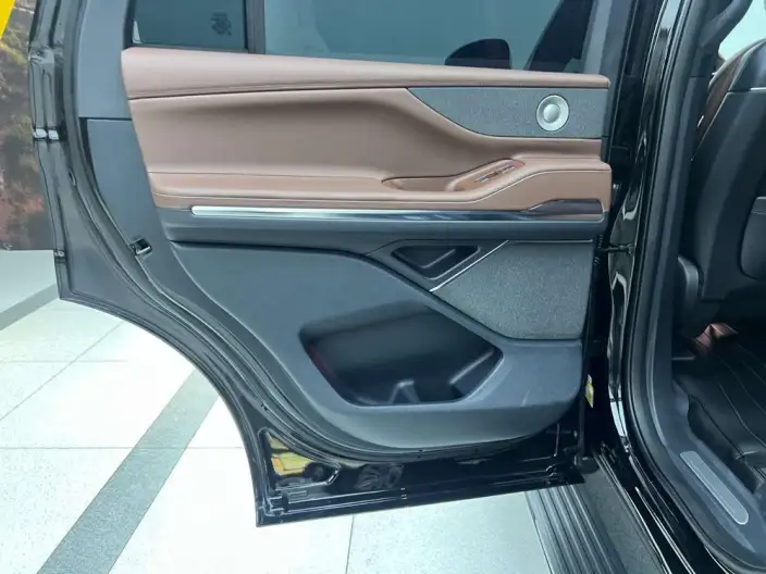Lincoln Navigator 2025 Model 3.5T President Edition – фото 8