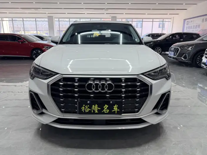 AUDI Q3 2023 Model 35 TFSI Fashion Dynamic Model