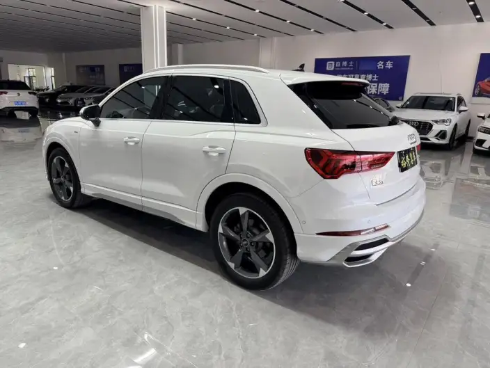 AUDI Q3 2023 Model 35 TFSI Fashion Dynamic Model