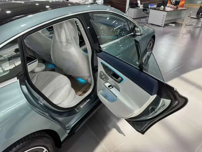 Mercedes-Benz EQE 2025 Model EQE 500 4MATIC Pioneer Edition – фото 9