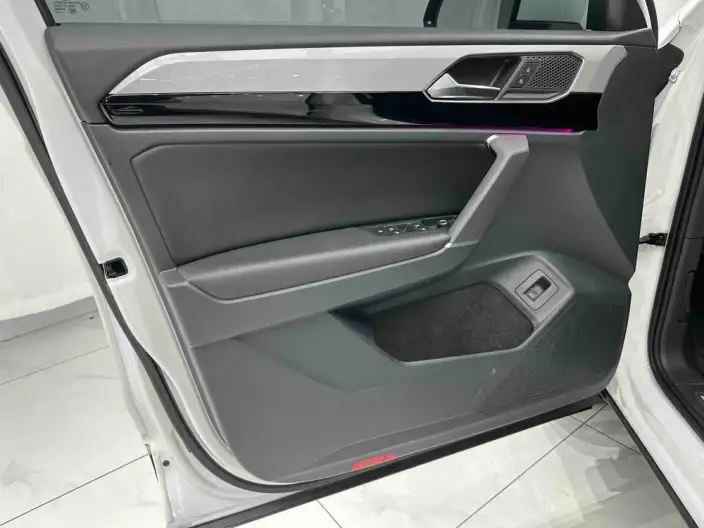 Volkswagen Tayron 2022 Model 280TSI 2WD Luxury Zhilian Edition – фото 9