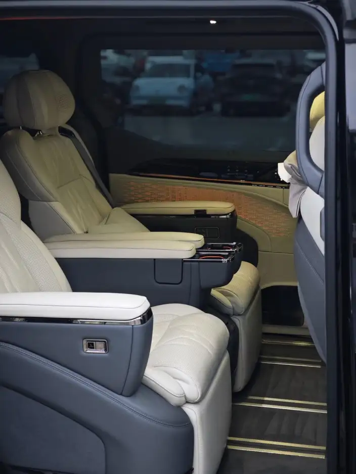 ZEEKR 009 2024 Model VI seat Executive Edition 4WD 108kWh – фото 7