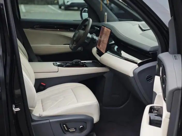 ZEEKR 009 2024 Model VI seat Executive Edition 4WD 108kWh – фото 8