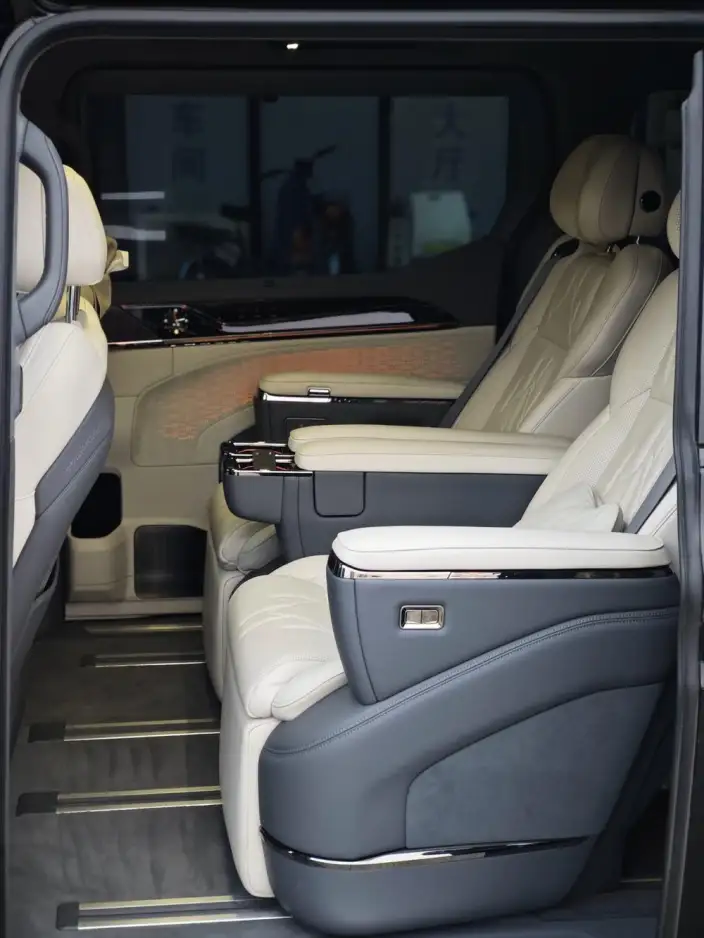 ZEEKR 009 2024 Model VI seat Executive Edition 4WD 108kWh – фото 10