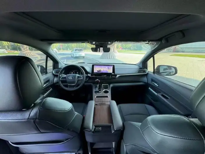 Granvia 2024 Model Intelligent Hybrid 2.5L 4WD Noble PLUS Edition – фото 6