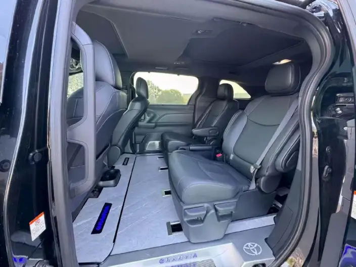 Granvia 2024 Model Intelligent Hybrid 2.5L 4WD Noble PLUS Edition – фото 9