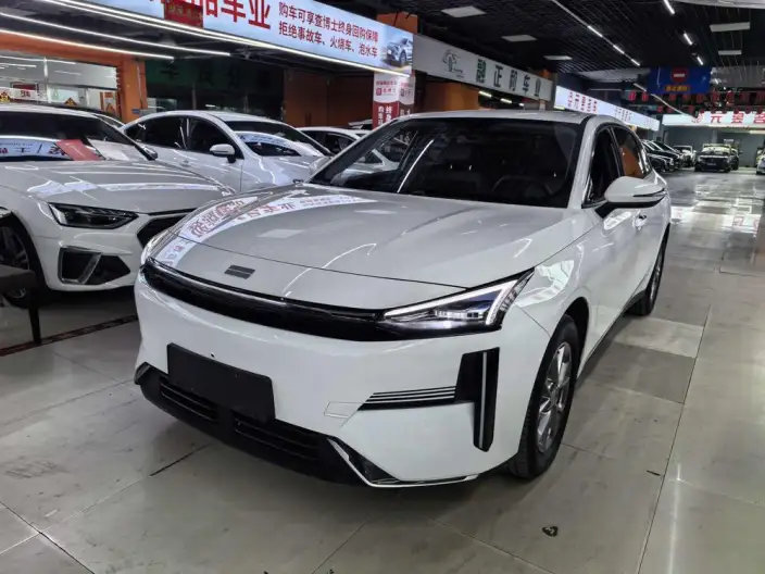 Geely Galaxy L6 2025 Model 1.5 EM-i DHT 60KM Voyage Edition