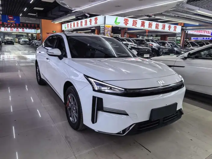 Geely Galaxy L6 2025 Model 1.5 EM-i DHT 60KM Voyage Edition