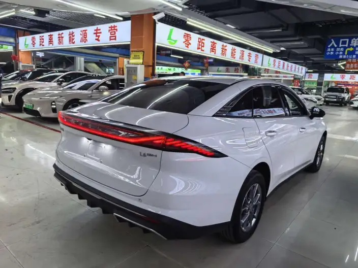 Geely Galaxy L6 2025 Model 1.5 EM-i DHT 60KM Voyage Edition – фото 6