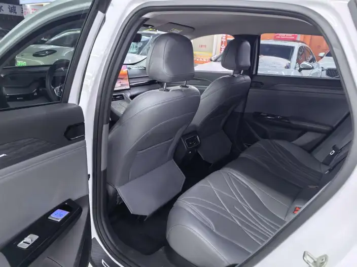 Geely Galaxy L6 2025 Model 1.5 EM-i DHT 60KM Voyage Edition – фото 9