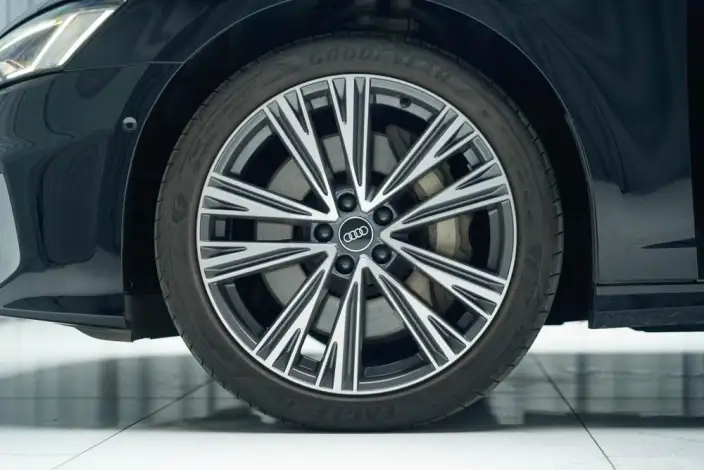 Audi A6L 2024 Model 55 TFSI quattro Exclusive Dynamic Model – фото 5