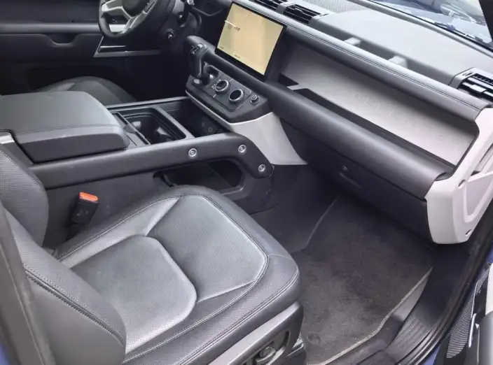 Land Rover Defender 2022 Model 90 P300 X-Dynamic HSE – фото 7