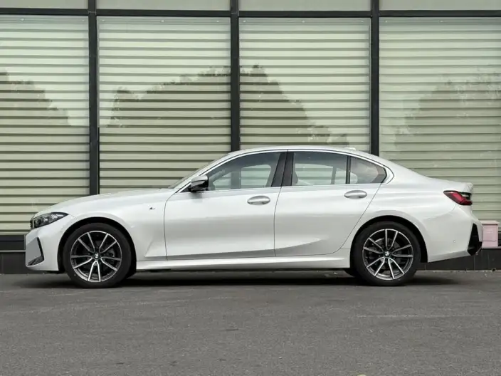 BMW 3 Series 2025 Model 325i M Sports Set