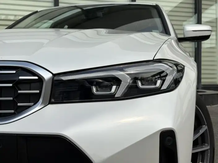 BMW 3 Series 2025 Model 325i M Sports Set – фото 6