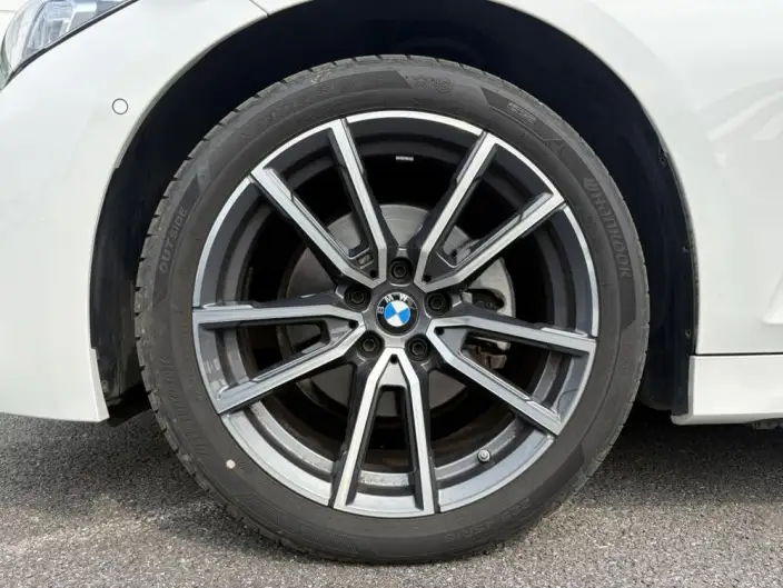 BMW 3 Series 2025 Model 325i M Sports Set – фото 8