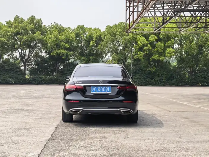 Mercedes-Benz E-Class 2023 Model E 300 L Luxury Model sedan – фото 5