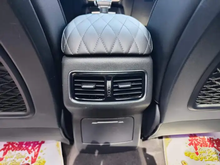 Hongqi HS5 2022 Model Facelift 2.0T Smart Flag Enjoy Edition – фото 10