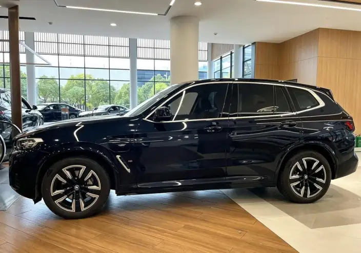 BMW iX3 2024 Model Leading Model